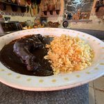 Mole con arroz y pollo